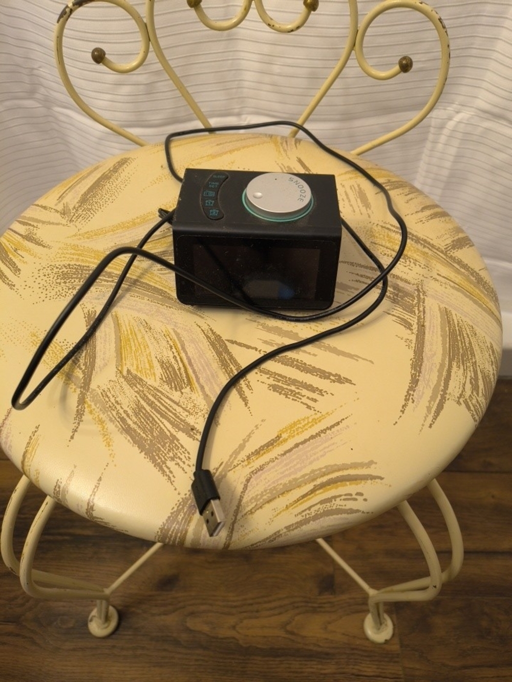 Black Digital Alarm Clock Radio with USB Cable